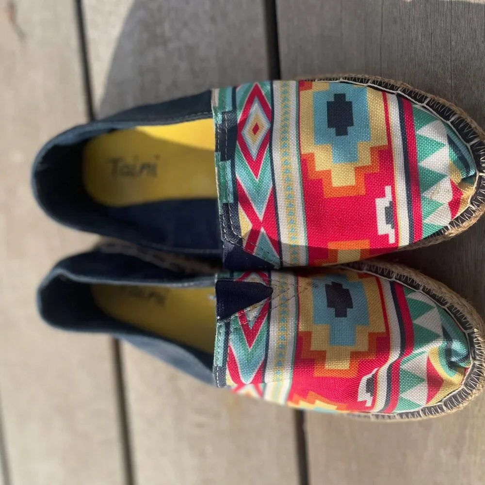 Handmade beautiful espadrilles - made in Colombia, Like New! Size 8.